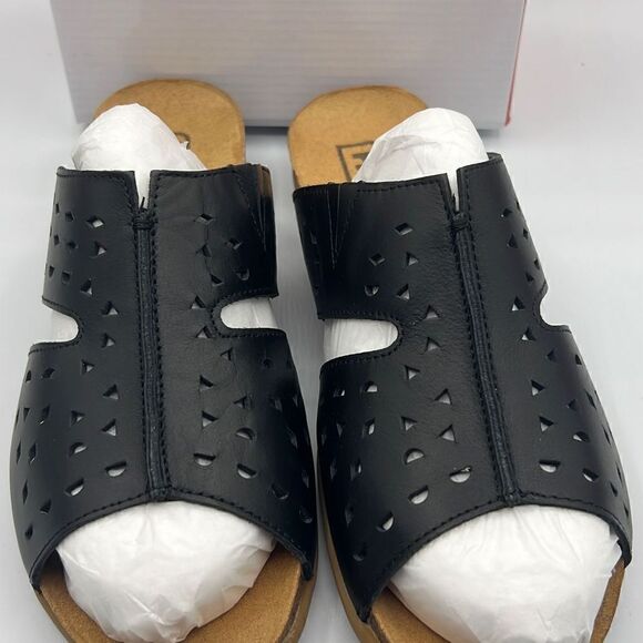 Propet 9.5 wide Fionna  - Picture 2 of 5